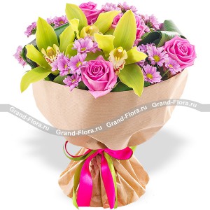 Чары любви - букет из розовых роз и хризантем