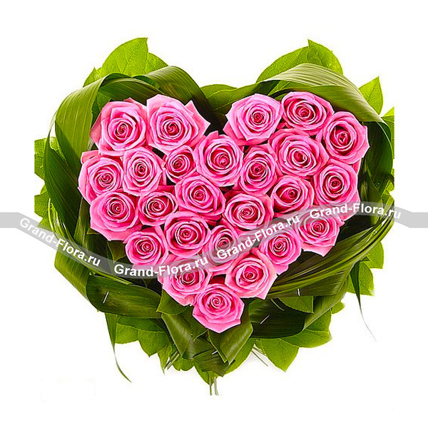Сердце Августина - композиция из оазиса в виде сердца из розовых роз